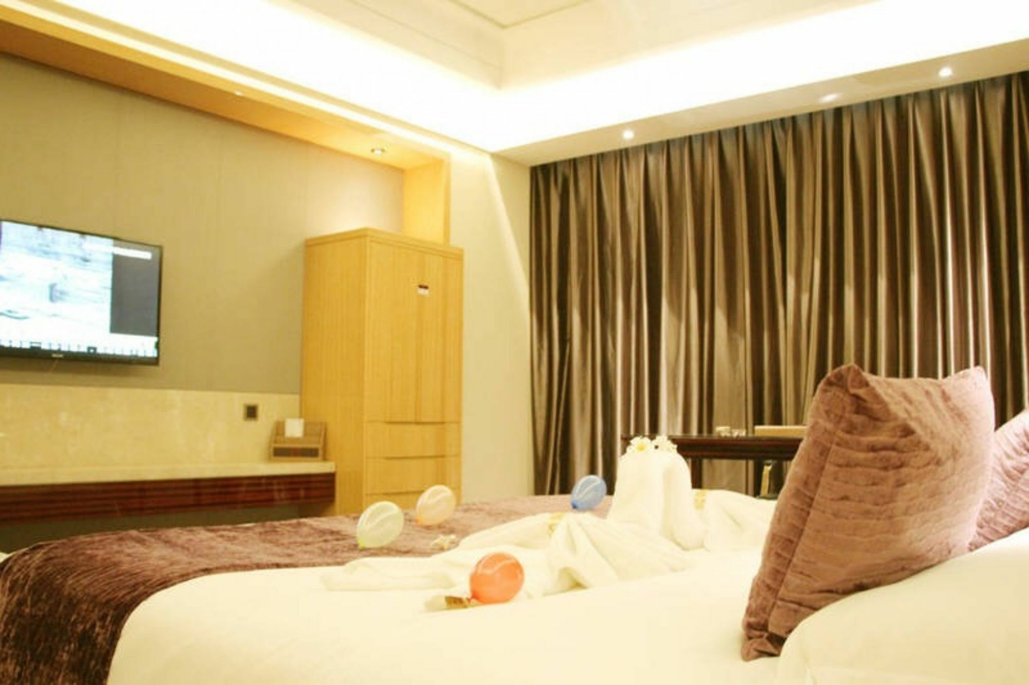 สวอนเลก รีครีเอชั่น โฮเต็ล ฝอซาน Hotel ภายนอก รูปภาพ