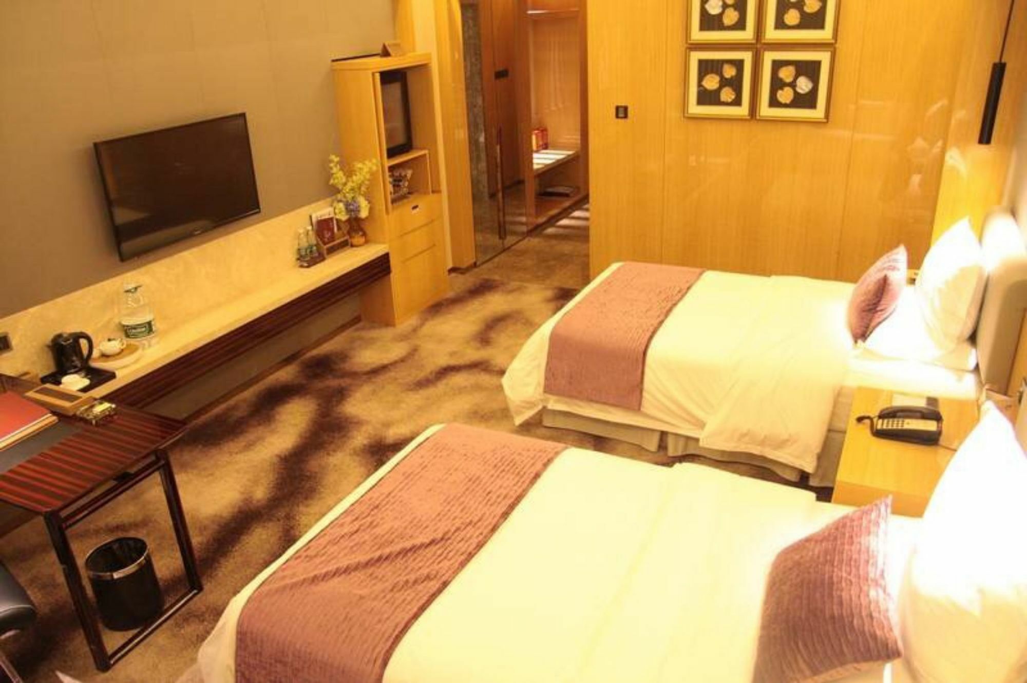 สวอนเลก รีครีเอชั่น โฮเต็ล ฝอซาน Hotel ภายนอก รูปภาพ