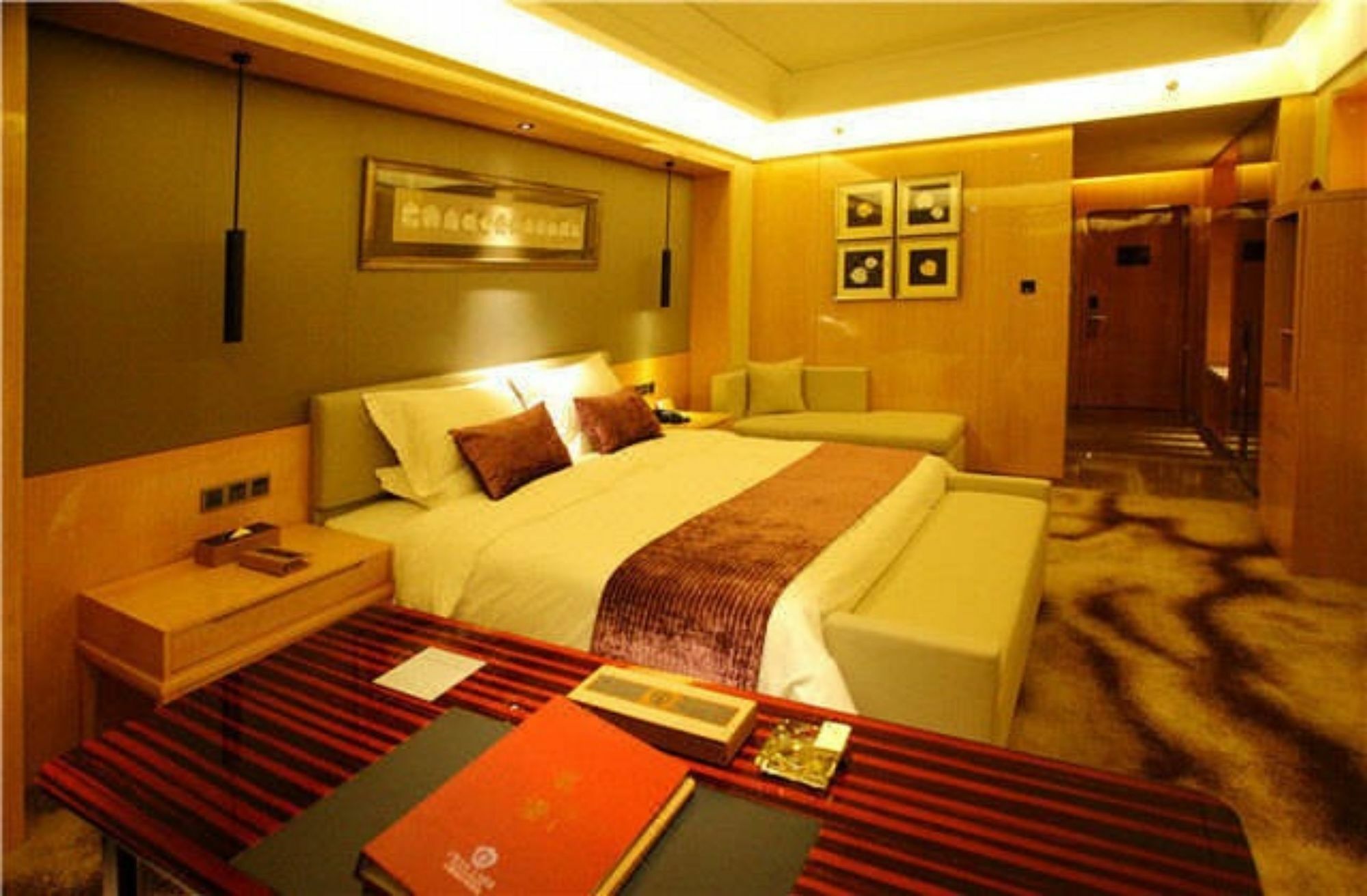 สวอนเลก รีครีเอชั่น โฮเต็ล ฝอซาน Hotel ภายนอก รูปภาพ